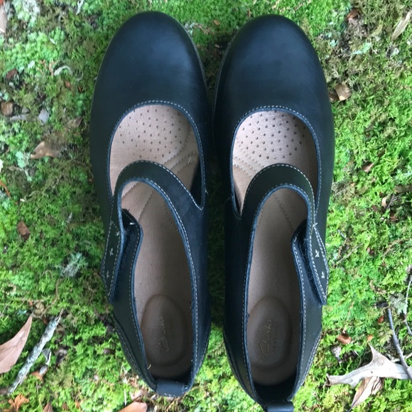 Clarks Black Women’s Dress Shoes - Picture 3 of 5